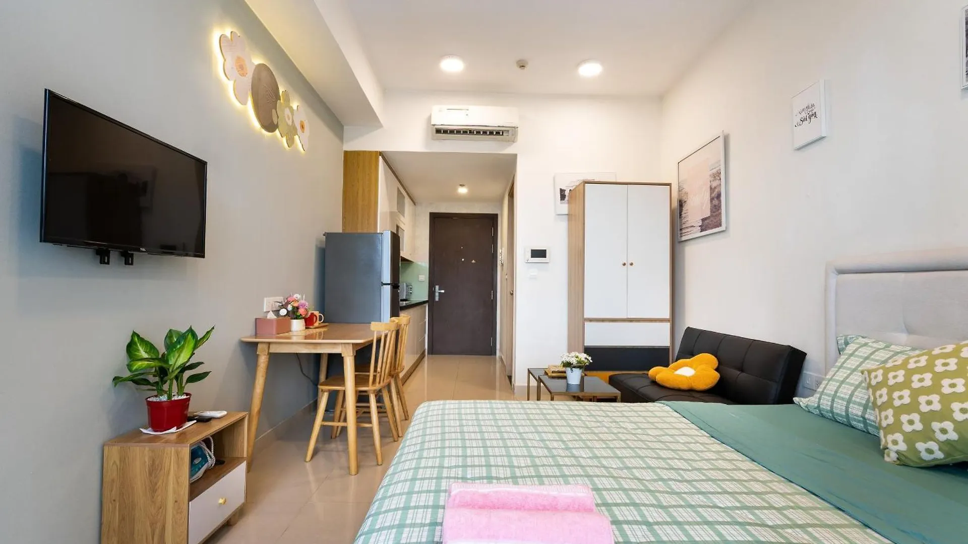 Rivergate - Central Apartment - Free Pool Gym Ho Chi Minh City Vietnam